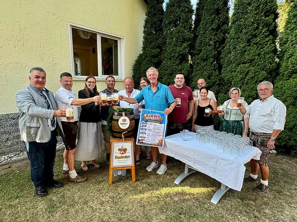Bürgermeister, Festwirt, Schausteller, Brauerei und Vereinsvertreter bei der Bierprobe zur Schwarzenfelder Kirwa 2026