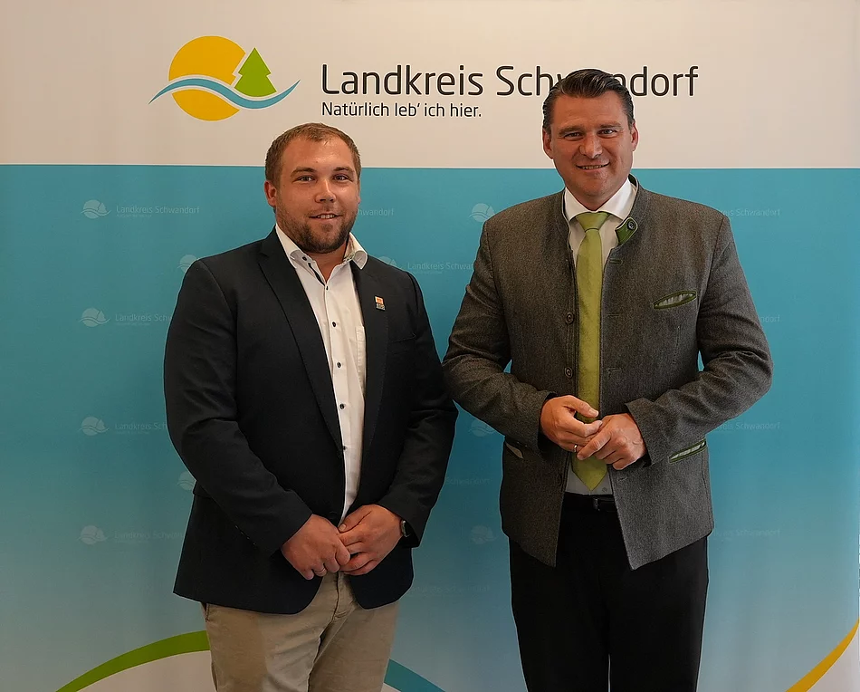 Bürgermeister Christoph Scharf (links) stattete Landrat Thomas Ebeling seinen An-trittsbesuch ab.